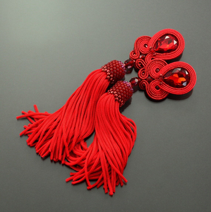 Frange à pompons rouge sur mesure avec perles, soyeuse et colorée, de haute qualité, à usage personnalisé, à prix abordable - Product Image 1