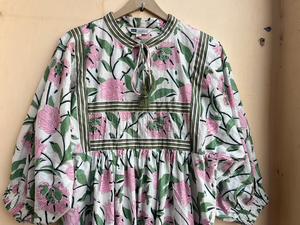 เดรสยาวพิมพ์ลายดอกไม้สไตล์โบฮีเมียนสำหรับผู้หญิงไซส์พลัส ชุดเดรสผ้าฝ้ายสำหรับฤดูร้อน พร้อมลายปักและพู่ห้อย สไตล์ลำลอง - Product Image 2