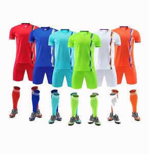 Maillots de football personnalisés pour clubs, kits de football pas chers et confortables, vente en gros de maillots de football pour hommes - Product Image 1