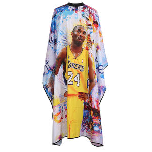 Capa de Peluquería con Estampado de Michael Jordan, Poliéster Resistente, para Uso en Salón y Barbería, Cierre Ajustable en el Cuello - Product Image 2