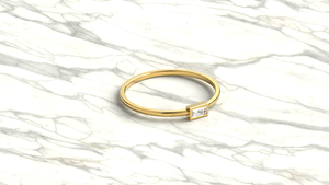 Bague de fiançailles minimaliste et délicate en or 18 carats avec diamant baguette serti clos, style solitaire East West, bijoux fins pour femme - Product Image 3