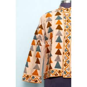 Veste d'hiver épaisse pour femme de style ethnique, en cotisse, avec broderie florale à la main, col montant, logo personnalisé, 100% coton, écologique - Product Image 2