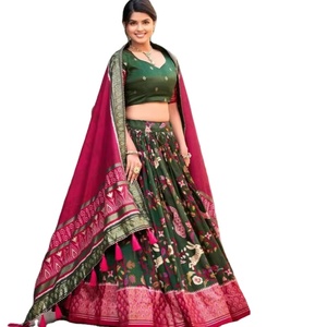 Presentando un Lehenga Choli nupcial de seda Tussar perfectamente mezclado con moda surasiática de trabajo pesado - Product Image 1