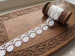 Ribete de Encaje Guipur Floral Blanco de Alta Calidad - Borde de Encaje Químico Bordado con Margaritas para Ropa Étnica y Decoración del Hogar - Product Image 5