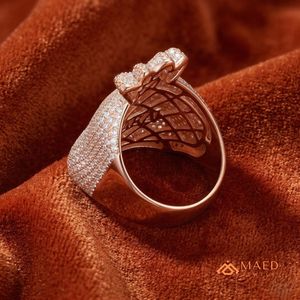 Anillo de boda para hombre con microincrustaciones de moissanita en tono oro rosa, diseño de bolsa de dinero, estilo hip hop, para uso de moda. - Product Image 2