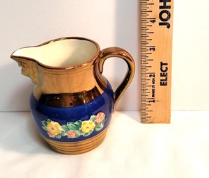 Jarra decorativa con acabado en cobre y arte floral esmaltado, perfecta para la cocina, comedor y como regalo, hecha a mano en India. - Product Image 5