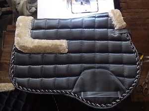 New Style <b>Quilted</b> Saddle Pad Full Size with Fur High Quality Horse Riding Saddle Pad Soft & Comfortable Equestrian Saddle Pad - Product Image 5