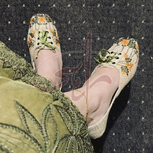 รองเท้าปักลายดอกทานตะวันแบบคลาสสิก ทำมือ เป็นมิตรกับสิ่งแวดล้อม น้ำหนักเบา แบบผูกเชือก คุณภาพสูง ทนทาน หนังแท้ทั้งคู่ - Product Image 5