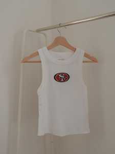 Camiseta bordada a mano con cuentas – Top personalizado para mujer – Camiseta sin mangas personalizada de la NFL para el día del partido - Product Image 1