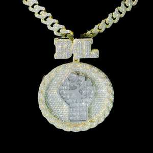 Pendentif poing surélevé serti de moissanite avec chaîne cubaine en or jaune, collier statement hip-hop - Product Image 2