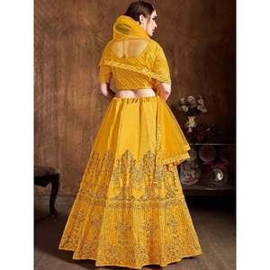 Lehenga Choli de Seda Bordada en Amarillo, Talla Grande, para Bodas Haldi - Product Image 4