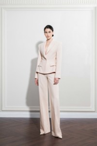 Nouvelle Arrivée Blazers Élégants pour Femmes ELISE FIT BLAZER Simple Boutonnage 61% RAYON 39% COTON Blazer Décontracté pour Femmes Vêtements pour Femmes - Product Image 2