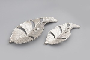 Bandeja de Servicio de Aluminio de Alta Calidad con un Diseño en Relieve Atractivo, Bandeja Decorativa Hecha a Mano para el Hogar - Product Image 2