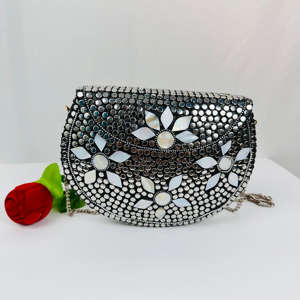 Bolso de Mano de Mosaico Floral de Aluminio Chapado en Oro Hecho a Mano, Bolso de Noche de Diseñador Indio, Escultura Moderna Pulida, Hermoso Estilo Antiguo - Product Image 3
