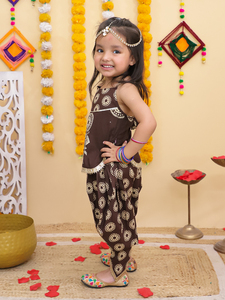 Conjunto Indio-Pakistaní para Niña, Top Halter con Estampado Floral Marrón y Dorado, Pantalones Dhoti, Estilo Tradicional Holgado, Largo hasta el Tobillo, de Algodón - Product Image 5