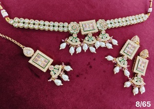 Ensemble de collier choker Kundan de luxe avec boucles d'oreilles et Maang Tikka, bijoux de mariage en perles, ensemble traditionnel indien - Product Image 2