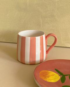 Mug en céramique élégant avec glaçure rayée peinte à la main, corps incurvé lisse, poignée confortable, design durable et conservant la chaleur - Product Image 2