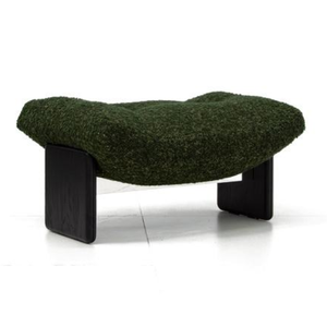 Reposapiés otomano tapizado en tela bouclé verde oscuro con un acabado texturizado, con patas de madera duraderas de tono oscuro. - Product Image 1