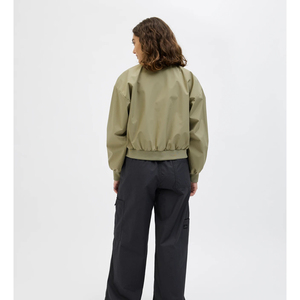 Blouson bomber en satin vert olive de qualité supérieure pour femme, col montant, fermeture éclair, coupe courte, coupe-vent, manteau de printemps OEM - Product Image 4