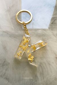 Porte-clés en résine de couleur personnalisée, cadeau artisanal, porte-clés pour couples, technique d'époxy scintillant holographique, léger et durable - Product Image 4