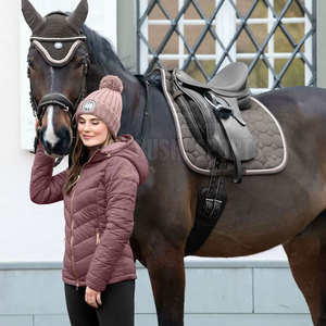 Tapis de selle léger et performant pour chevaux, avec design respirant et durable, idéal pour la pratique active de l'équitation - Product Image 3