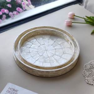Bandeja Decorativa Hecha a Mano con Madreperla, Elegante Plato de Madera para Mesa de Centro, Comedor y Regalos - Product Image 1