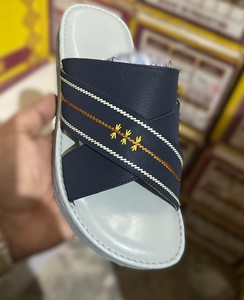 Sandalias Árabes de Cuero Sintético de Calidad con Suela Suave de PU Antideslizante y Duradera, una Opción Cómoda para Uso Diario Informal en 202 - Product Image 4
