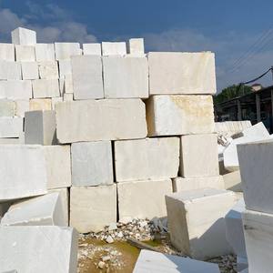 Bloc de marbre blanc naturel moderne, grande taille, provenant de carrière du Vietnam, pour la découpe de pierre industrielle et l'utilisation en appartement - Product Image 1