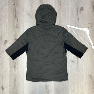 Conjunto de Chaqueta Cortavientos y Pantalones Deportivos de Nailon Personalizados, Traje Deportivo Ligero con Bloques de Color para Hombre - Product Image 4