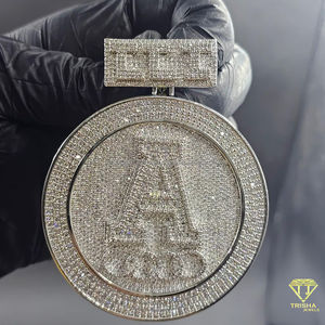 Colgante de lujo con inicial de diamante personalizado en forma de A, con diseño brillante y piedras redondas brillantes para hombre, estilo hip hop. - Product Image 3