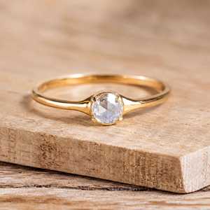 Anillo de Compromiso Solitario con Diamante Cultivado en Laboratorio de Corte Redondo, Banda Clásica Lisa de Oro Sólido, Joyería Fina para Novia, Regalo para Mujer - Product Image 6