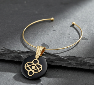 Pendentif géométrique tendance fait main en corne de buffle et os, fusion artistique avec laiton poli sur cordon ajustable, idéal pour les soirées - Product Image 3