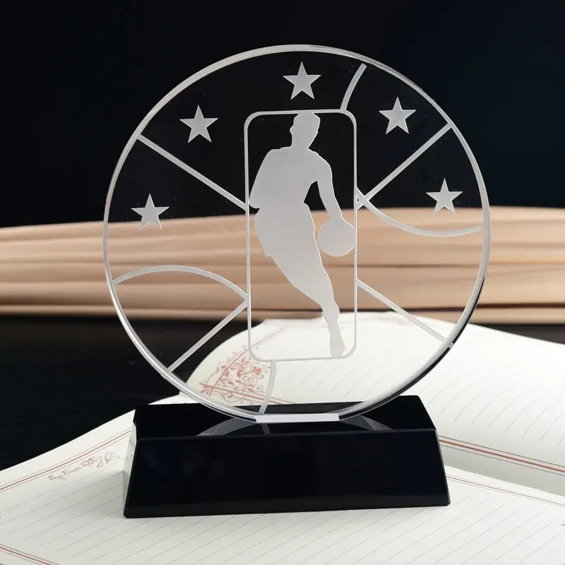 पुरस्कारों के लिए स्मारिका उपहार कस्टम क्रिस्टल ग्लास ट्रॉफी एमवीपी 18x15 सेमी बास्केटबॉल खेल ट्रॉफियां