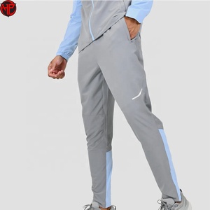 Pantalon de jogging streetwear personnalisé pour homme, coupe droite oversize, en polyester et nylon, avec bandes latérales personnalisées, style loisirs - Product Image 3