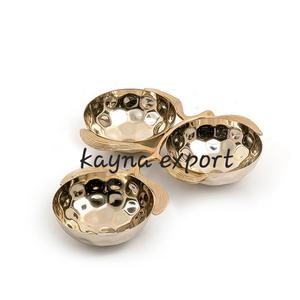 Tazón para servir de forma redonda de metal elegante con ramas de árbol, acabado martillado dorado, decoración del hogar, diseño de metal de mesa - Product Image 1