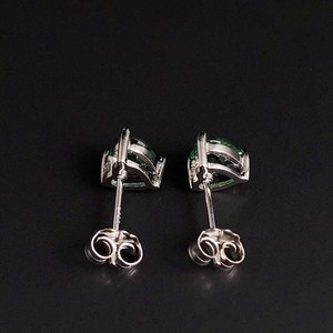 Pendientes de Corazón de Esmeralda en Plata de Ley, Regalo para Mujer en Cumpleaños, Navidad, Boda, San Valentín, o como Regalo del Mes de Mayo - Product Image 2