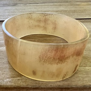 Bracelet large et rond en corne de buffle naturelle polie, éco-responsable, fait main, bijoux sur le thème animalier FAIZA CRAFT - Product Image 3
