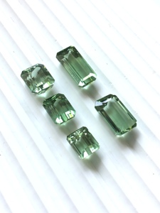 Piedra de turmalina verde natural de 62.02 quilates con corte octogonal para la elaboración de joyería fina. - Product Image 5