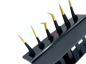 Juego de Pinzas para Pestañas de Acero Inoxidable con Recubrimiento Dorado de Precisión y Mango Negro para Uso Profesional en Extensiones - Product Image 6
