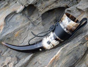 Corne à boire viking moderne artisanale |   Étui en cuir véritable fait main en corne de buffle | Durable pour la bière, le vin et la décoration intérieure - Product Image 3