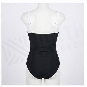 Ensemble de yoga 2 pièces imprimé papillon bleu avec finition dorée, body à col en V profond et jupe portefeuille longueur genou - Product Image 2