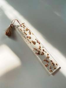 Marcadores de Páginas Transparentes Únicos con Flores Secas Reales en Resina de Colores Brillantes y Borlas para Mujeres, Exportaciones de Craftea - Product Image 3