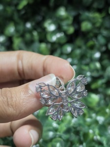 Colgante de Mariposa con Diamante Cultivado en Laboratorio en Oro de 14K |   Collar con Colgante de Diamante de Corte Marquesa Floral de Lujo |   Joyería Fina Personalizada - Product Image 5