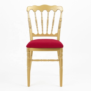 Chaise <span class=keywords><strong>de</strong></span> banquet Napoléon en or avec coussin rouge Chaise <span class=keywords><strong>de</strong></span> <span class=keywords><strong>salle</strong></span> à manger empilable en métal <span class=keywords><strong>pour</strong></span> événement <span class=keywords><strong>de</strong></span> <span class=keywords><strong>mariage</strong></span> <span class=keywords><strong>pour</strong></span> hall d'hôtel et <span class=keywords><strong>de</strong></span> <span class=keywords><strong>restaurant</strong></span> - Product Image 4