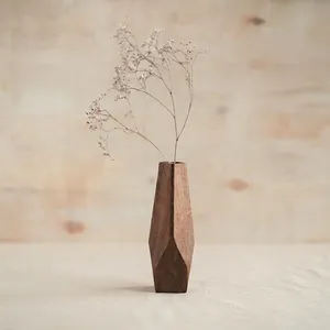 Vase de table en bois d'acacia fait main, forme irrégulière, design minimaliste, pour présentation florale - Product Image 3
