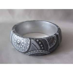 กำไลไม้เคลือบสีน้ำหนักเบาสำหรับงานปาร์ตี้ พร้อมจี้ประดับลูกปัด อุปกรณ์ตกแต่งเครื่องประดับ - Product Image 4