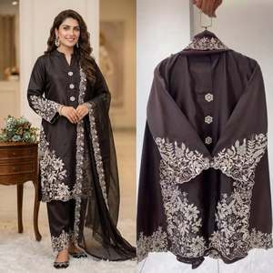 Ensemble prêt-à-porter entièrement cousu en crêpe de soie brodé par des artisans, comprenant un haut, un pantalon et une dupatta. - Product Image 6