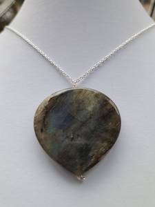 Pendentif en labradorite avec chaîne en argent sterling, bijoux en pierres précieuses faits à la main, design élégant pour femmes, vente en gros, exportation - Product Image 2