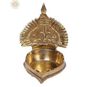 Accessoire de lampe à huile en laiton Namam Vilakku (Diya) de 4 pouces fait à la main Article fabriqué en Inde - Product Image 1