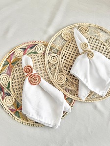 Anneau de serviette en rotin au design incurvé, tissé à la main, accessoire de table décoratif pour la salle à manger, la maison, le café, les événements et les fêtes, provenant d'Inde - Product Image 3